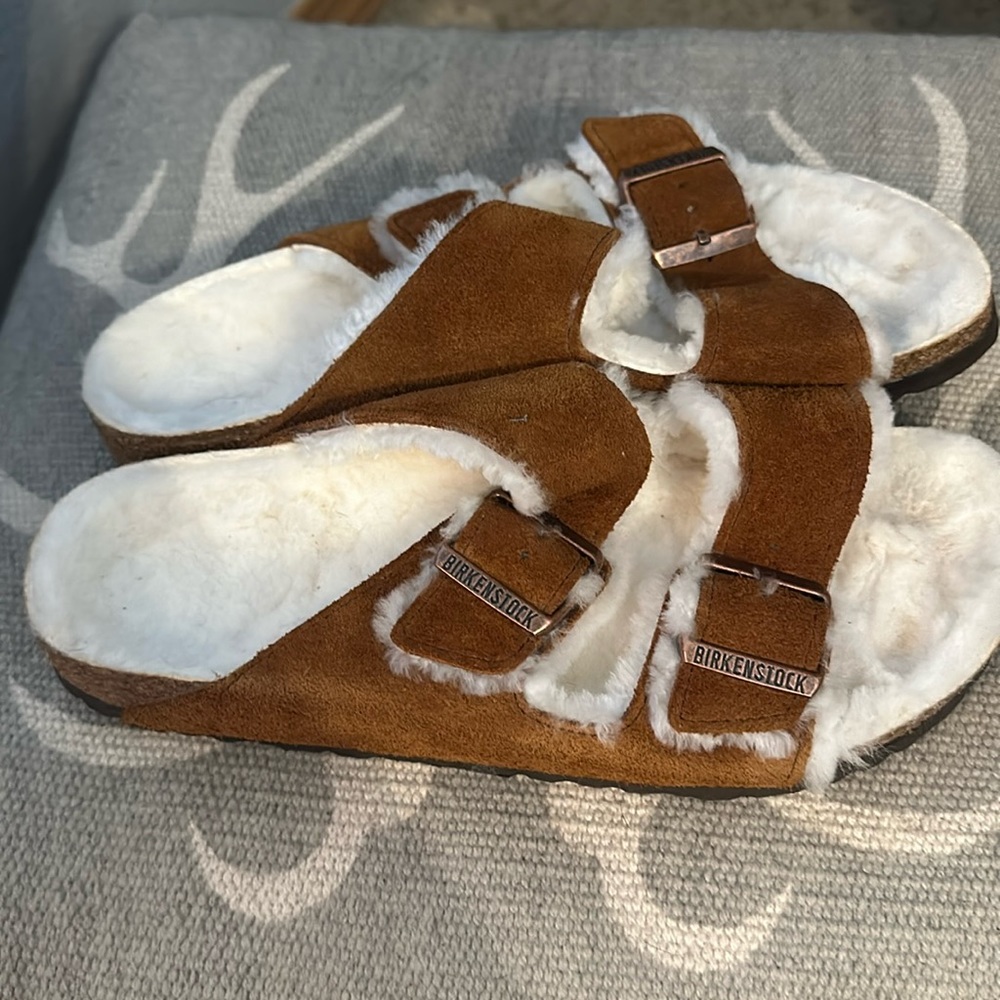 Sherpa and suede Arizona Birkenstocks size 39